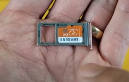 How To Install a Micro-SD Card In a Samsung Galaxy S10